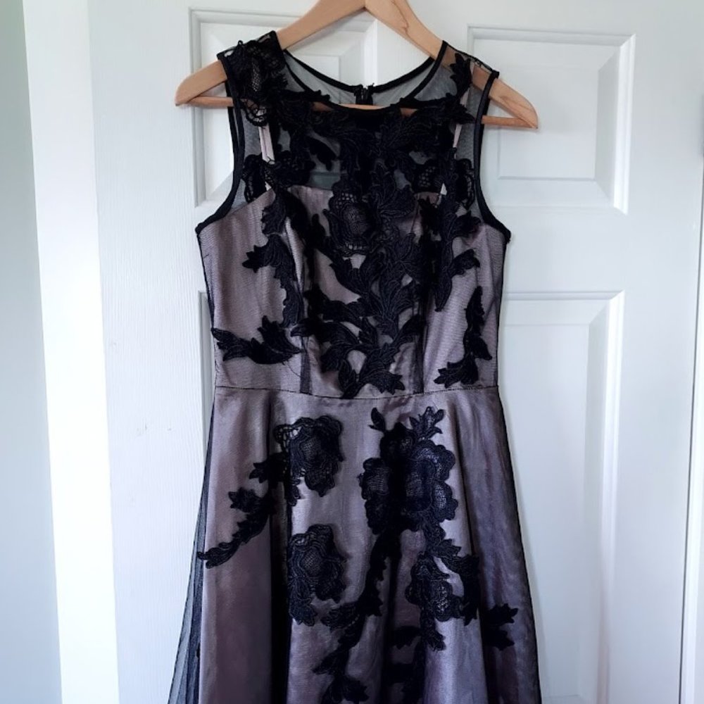 Decode 1.8 Cocktail Applique Dress